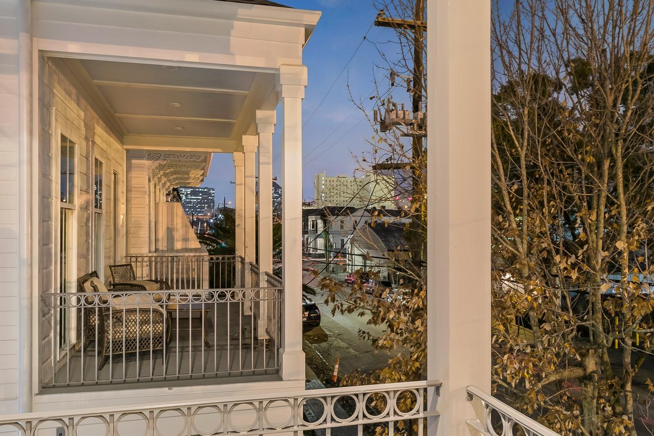 Modern 2Br On Carondelet By Hosteeva Apartman New Orleans  Kültér fotó