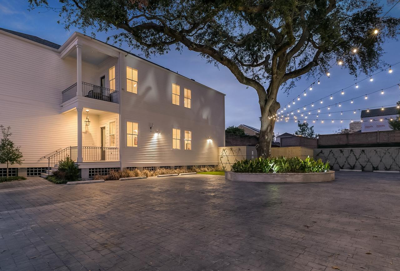 Modern 2Br On Carondelet By Hosteeva Apartman New Orleans  Kültér fotó
